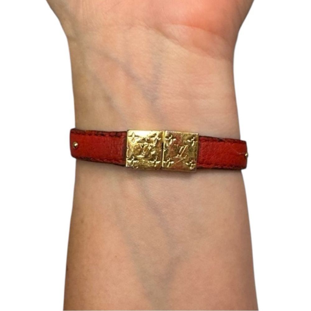 Louis Vuitton Reversible Monogram and Red Gold LV Circle Bracelet - Picture 7 of 8